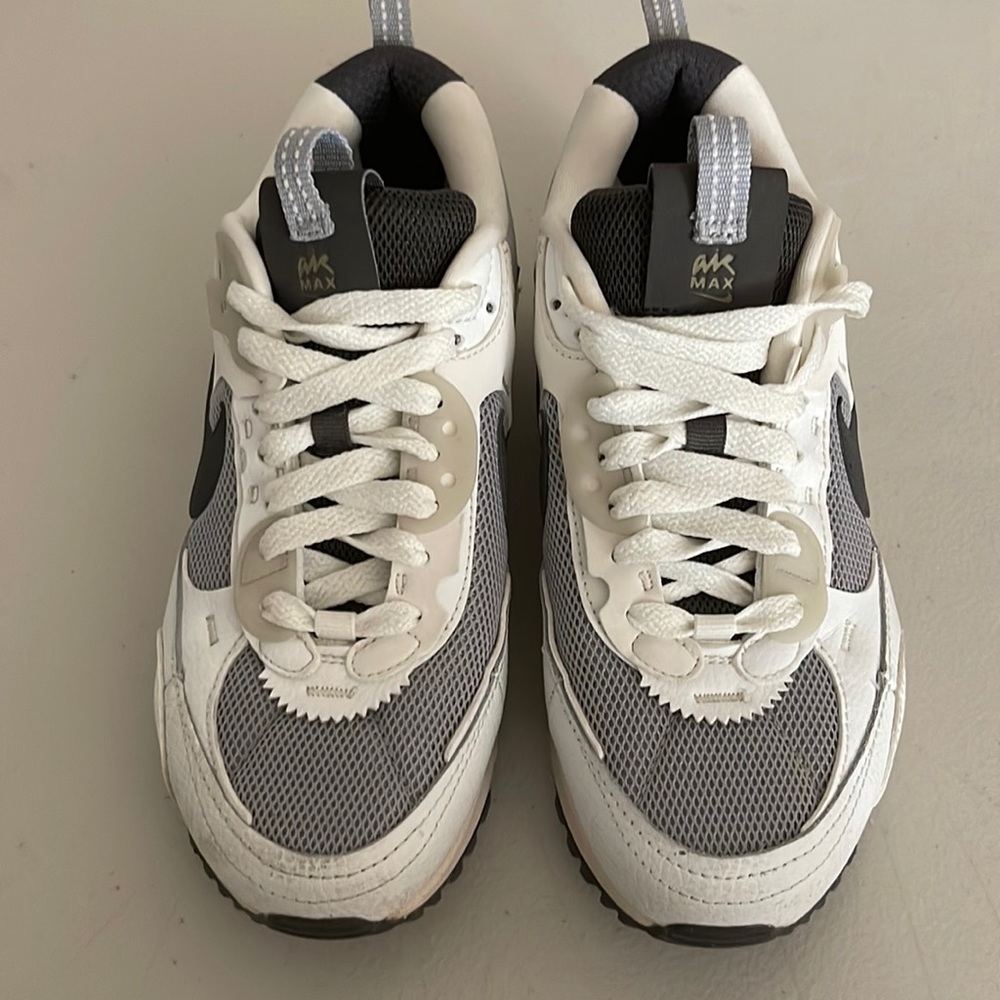 NIKE WMNS AIR MAX 90 FUTURA WOLF GREY MEDIUM ASH WHITE DZ4708-001 SIZE 8